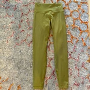 Lululemon wunder train high-rise 28”